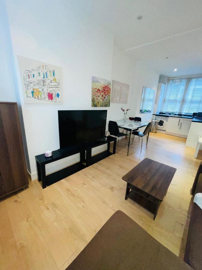 Amazing 2 Bedroom Apartment ลอนดอน ภายนอก รูปภาพ