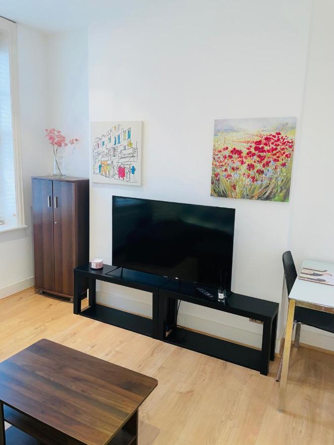 Amazing 2 Bedroom Apartment ลอนดอน ภายนอก รูปภาพ