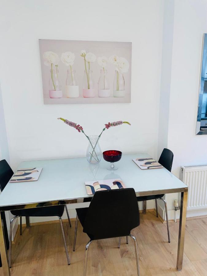 Amazing 2 Bedroom Apartment ลอนดอน ภายนอก รูปภาพ
